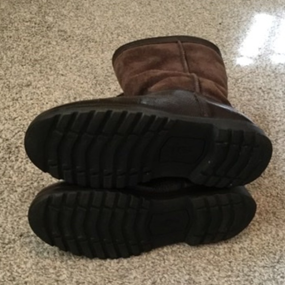 Ugg Brown Leather Children’s Boots - Picture 4 of 8